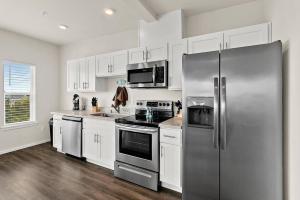 Top floor corner condo with UNREAL views of Commencement Bay DT Tacoma skyline