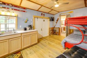 Ramp Entry! Quaint Cottage Near Greers Ferry Lake