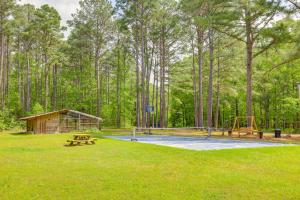 Ramp Entry! Quaint Cottage Near Greers Ferry Lake