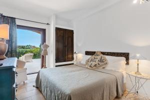 PORTO CERVO - Elegante villetta con giardino e parcheggio