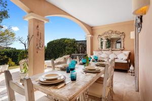 PORTO CERVO - Elegante villetta con giardino e parcheggio