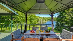 Chalet du Coeur avec spa et bord de leau