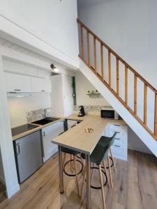 T2 rénové lumineux, Linge inclus, Parking privé, Plage & Vieux Port à vélo