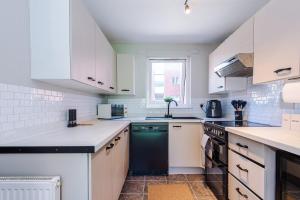 Chic 3BR City Escape Balcony M4 Heart