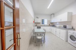 Tonys House by YOUR KEY MADEIRA