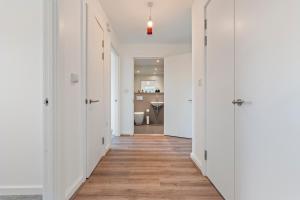 Wembley 2 Bed Skyline Views Sleeps 8 Pool Table