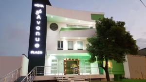 Hotel 56 Avenue Plaza