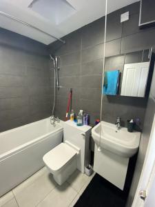 Designer 5-Bedroom Home by Elizabeth Line