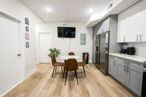 2BR2BA City RetreatKing BedWiFiWD