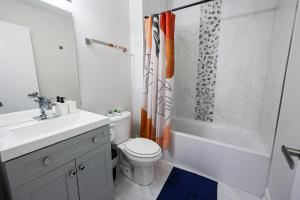 2BR2BA City RetreatKing BedWiFiWD