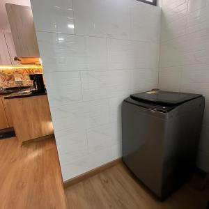 Ideal stay near the airport with parking & WiFi