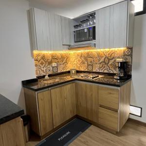 Ideal stay near the airport with parking & WiFi