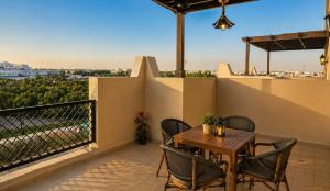 Serene Parkside 1 BR retreat- Private Balcony