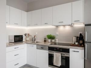 Golden Apartments Warsaw - Stylish & Sunny - Pereca Residence, City Center
