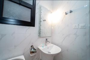 Elegant One-Bedroom Apartment O20