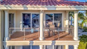 3B Beachfront Condo - Heated Pool & 18ft Balcony