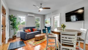 Historic Downtown Marble Falls Home 6 Priv Suits
