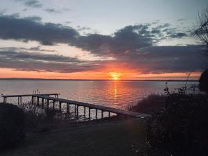 Lake Front Apartment - Direct Lake Access