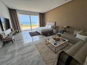Modern Luxury Beachfront Villa Pool Beach Access