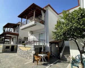2 Bedroom Apartment -180m Beach -StarlinkWiFi -Balcony