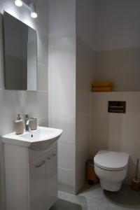 3 Bedroom Apartment 2 Free Parking Spots by City Beat