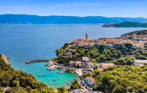 Amazing Home In Vrbnik With Sauna