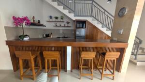 Villa Dua Warna Dencarik