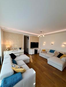 Luxury Penthouse - ROOFTOP JAKUZZI - LAKE BALATON VIEW - BEACH, WELLNESS & SPA