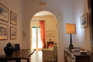 AD HOMES - Central Chiaia Flat