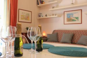 AD HOMES - Central Chiaia Flat