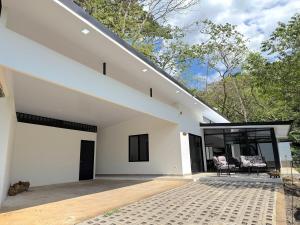 Casa La Paz, Paix, Jungle, Singes, Piscine à Atenas