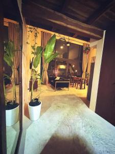 Boho 2 Bedroom Loft with Rooftop access with hot tub