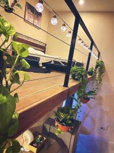 Boho 2 Bedroom Loft with Rooftop access with hot tub