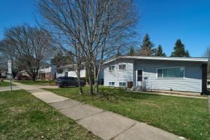 Charming 4-Bedroom Retreat in the Heart of Moncton