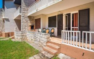 1 Bedroom Beautiful Apartment In Umag