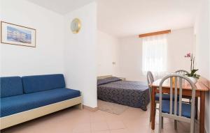 Nice Apartment In Umag With Outdoor Swimming Pool