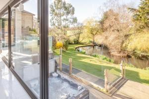 6 Bed in Bingley oc-l36017
