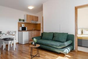 Apartments with parking space Vir - 25528