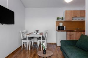 Apartments with parking space Vir - 25528