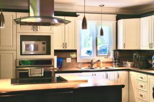 Chalet-Spa-Lake Access Lac-Superieur-Close to Mont-Tremblant ski resort