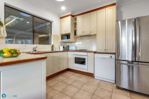 Beachside Largs Bay Pet Friendly 3 Bed Haven