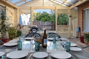Beachside Largs Bay Pet Friendly 3 Bed Haven