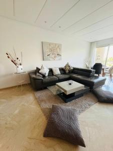 Seaside studio with pool
