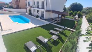 Seaside apartments with a swimming pool Preko, Ugljan - 25492