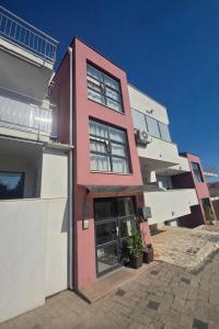 Apartments with parking space Seget Donji, Trogir - 25682
