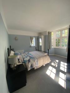 2 Bed City Center Apartment Near Station with Parking