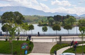 Spacious Modern 2BR Apartment at Artificial Lake Park