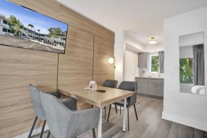 Ocean Blvd Two Double Suite with Kitchenette