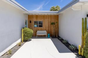The Modernist Retreat
