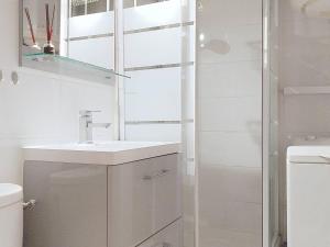 Studio cabine climatisé avec loggia et parking - FR-1-610-111